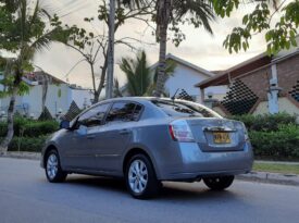 Nissan Sentra Versión SE 2.0, mecánico – 2013, en impecable estado!