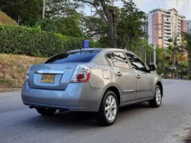 Nissan Sentra Versión SE 2.0, mecánico – 2013, en impecable estado!