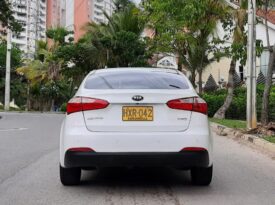 Kia Cerato Pro Automático – 2015