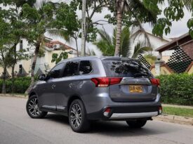 Mitsubishi Outlander 4×4. 7puestos – 2019