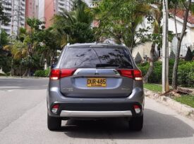 Mitsubishi Outlander 4×4. 7puestos – 2019