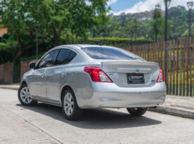 Nissan Versa Advance AT – 2015