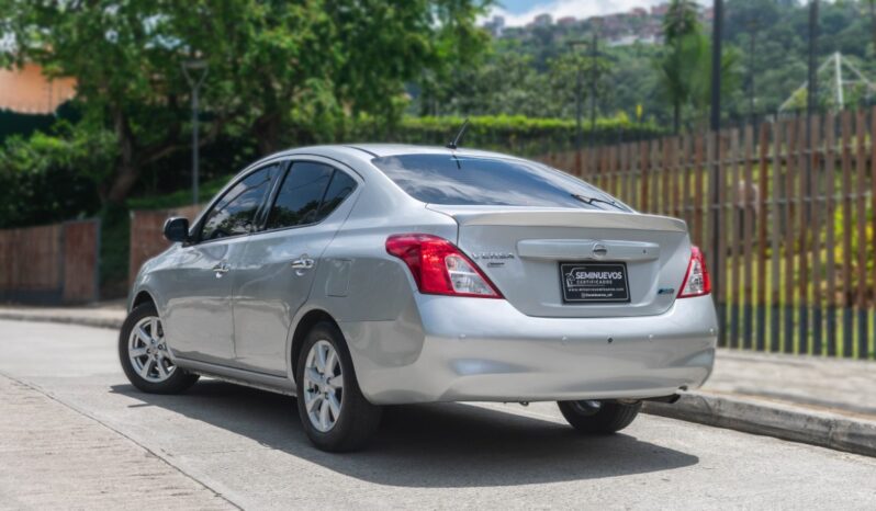 Nissan Versa Advance AT – 2015 lleno