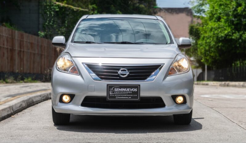 Nissan Versa Advance AT – 2015 lleno