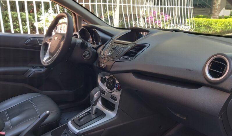 Ford Fiesta Hatchback SE Automático – 2015 lleno