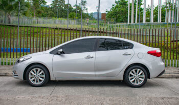 Kia Cerato Pro Mecánico – 2016 lleno