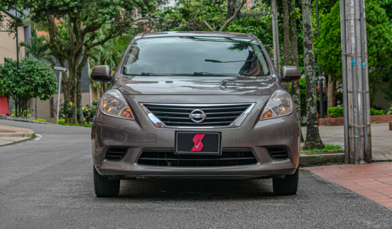 Nissan Versa Sense Automático – 2012 lleno