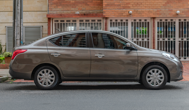 Nissan Versa Sense Automático – 2012 lleno