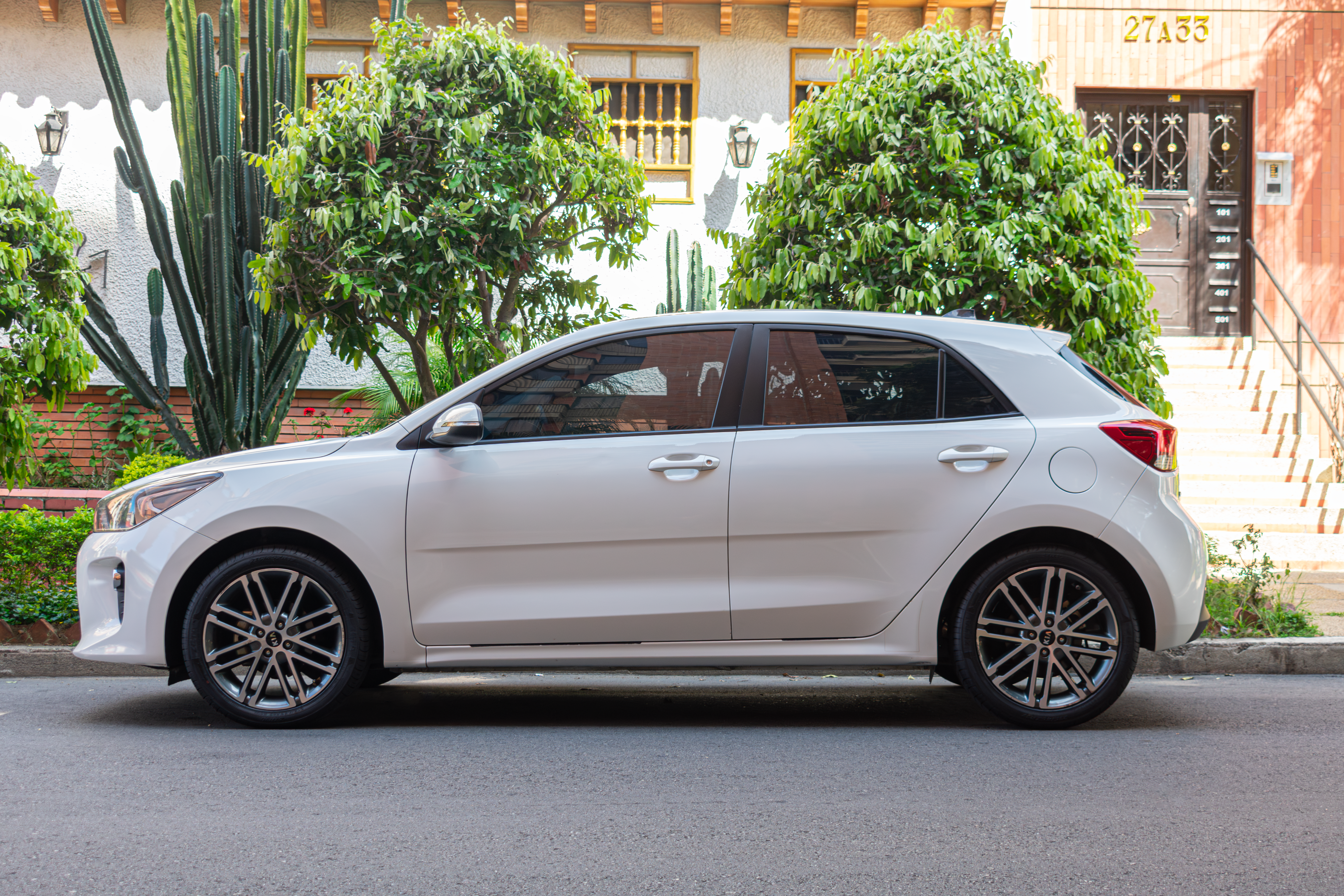 Kia Rio Vibrant Hatchback Mecánico – 2019