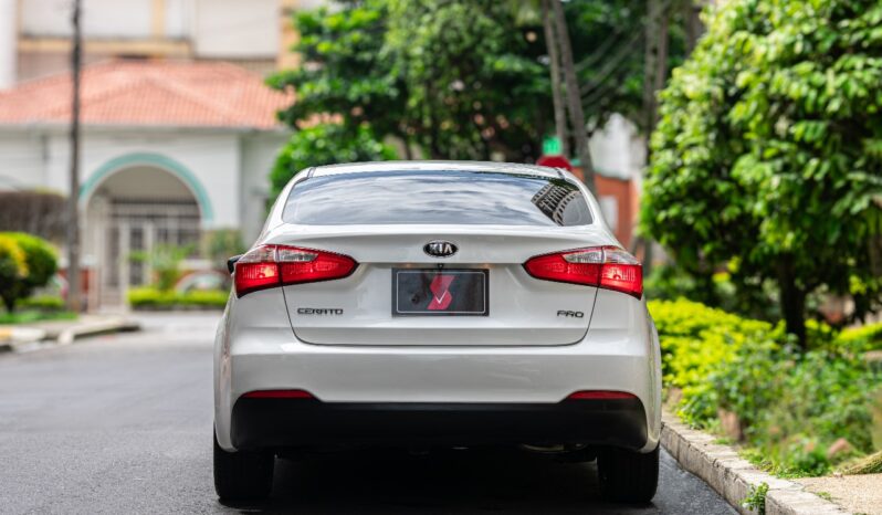 Kia Cerato Pro Automático – 2015 lleno