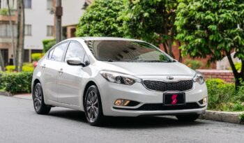 Kia Cerato Pro Automático – 2015 lleno