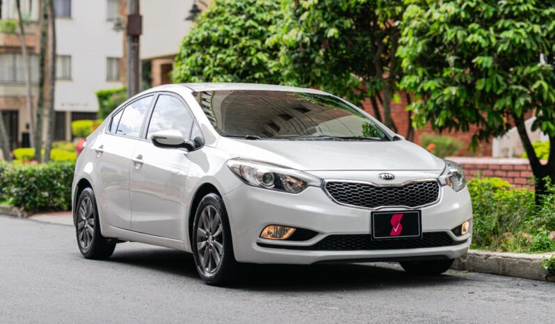 Kia Cerato Pro Automático – 2015 lleno