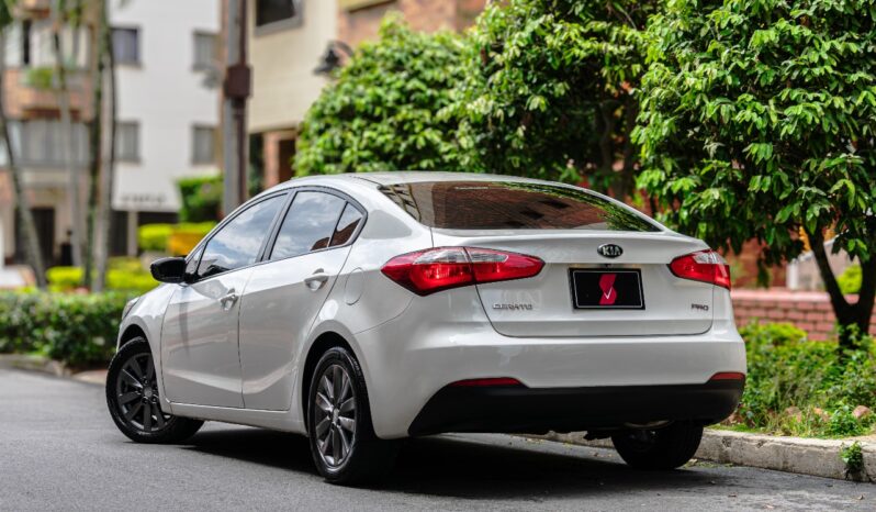 Kia Cerato Pro Automático – 2015 lleno