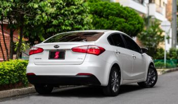 Kia Cerato Pro Automático – 2015 lleno